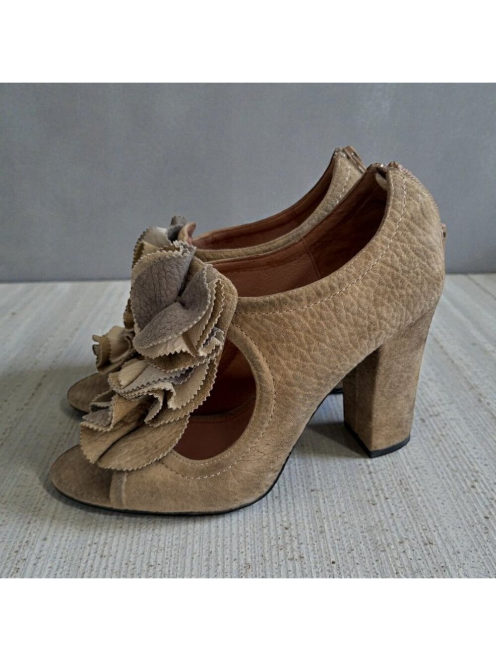 MISS ALBRIGHT Beige Tan Leather Ruffle Peeptoe Spectator Heels Size 7